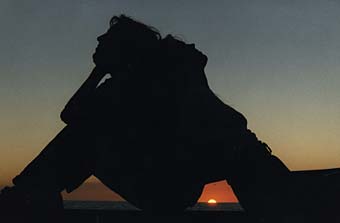 20061012101207-atardecer-jovenes.jpg